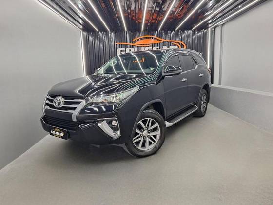 TOYOTA HILUX SW4 2.8 SRX 4X4 7 LUGARES 16V TURBO INTERCOOLER DIESEL 4P AUTOMÁTICO